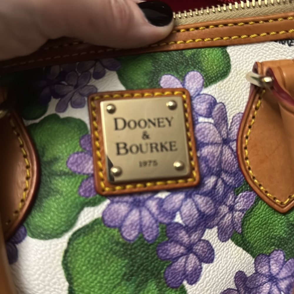 Dooney & Bourke purse. - Picture 2 of 9